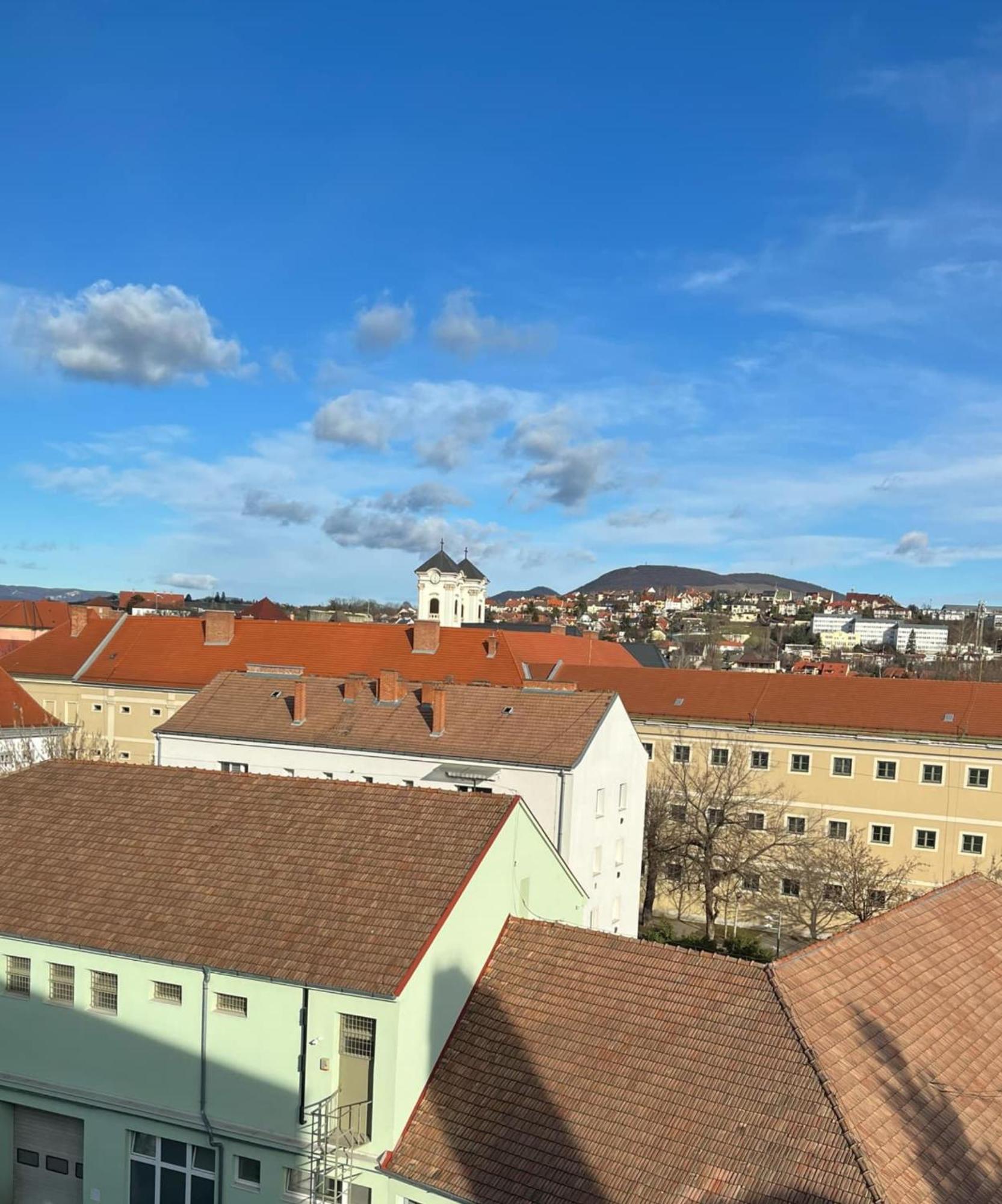 Hellowine Apartman Егер Екстериор снимка